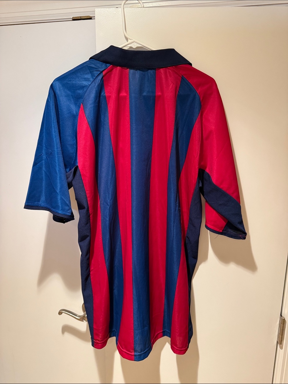 FC Barcelona Men’s Jersey - Picture 4 of 5